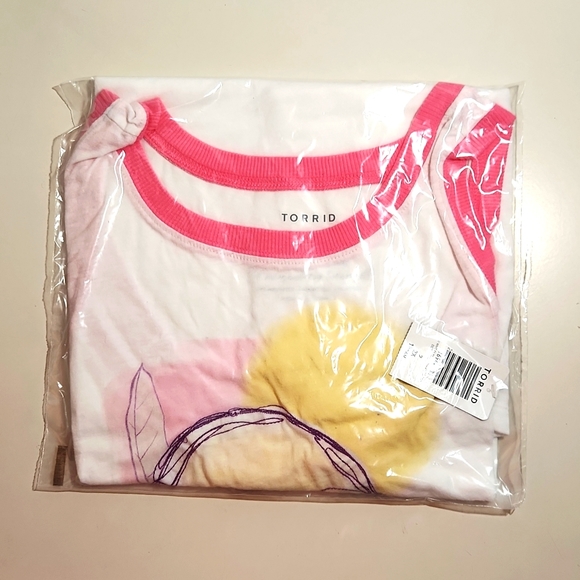 ❤️NWT VINTAGE TORRID TANK - FLORAL ROSE SKULL - SLEEVELESS CAMI - PLUS SIZE - Picture 4 of 7